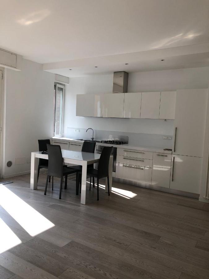 Bright & Spacious Apartment Near Navigli - Ponti Milaan Buitenkant foto